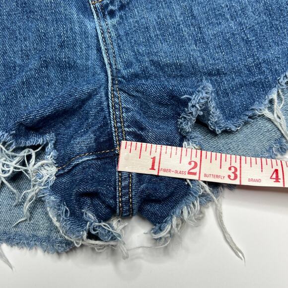 Old Navy Cutoff Boyfriend Denim Star Embroidered Jean Shorts Size 6 - Picture 6 of 9